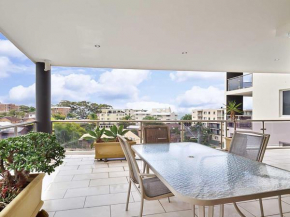 Carrington, 8 15 Government Road - spacious unit with air conditioning, lift, secure parking and close to town